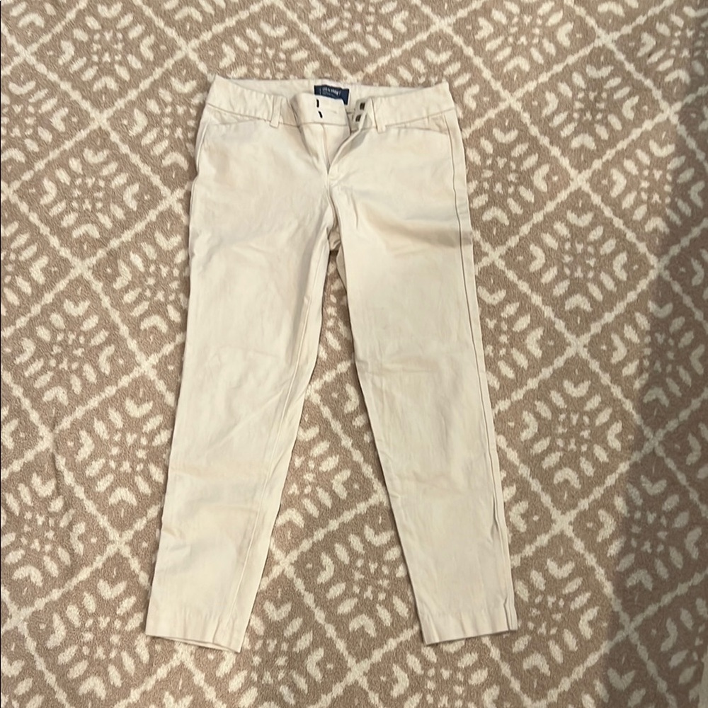 Light tan/beige Old Navy size 4 pixie pant. Slim leg. Perfect for work